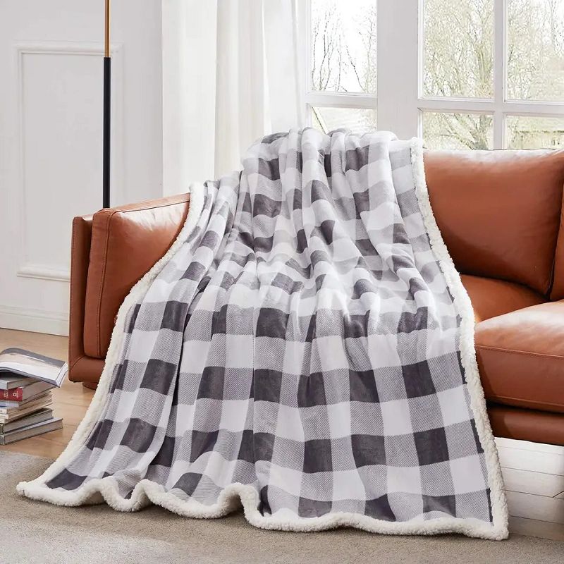 Svart og hvítt Plaid Sherpa teppi