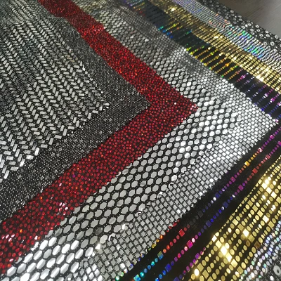 Glitrandi gull sequin efni